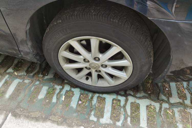 Used Toyota Camry 2013 200E Classic Elite Edition Right Front Wheel Hub