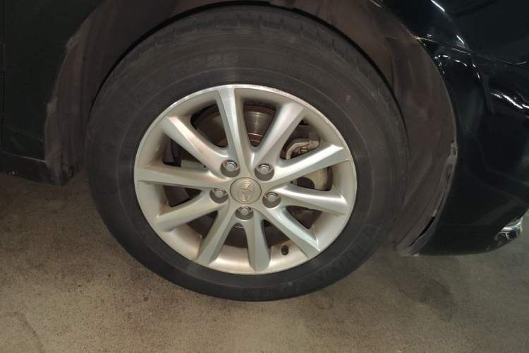 Used Toyota Camry 2013 200E Classic Elite Edition Right Front Wheel Hub