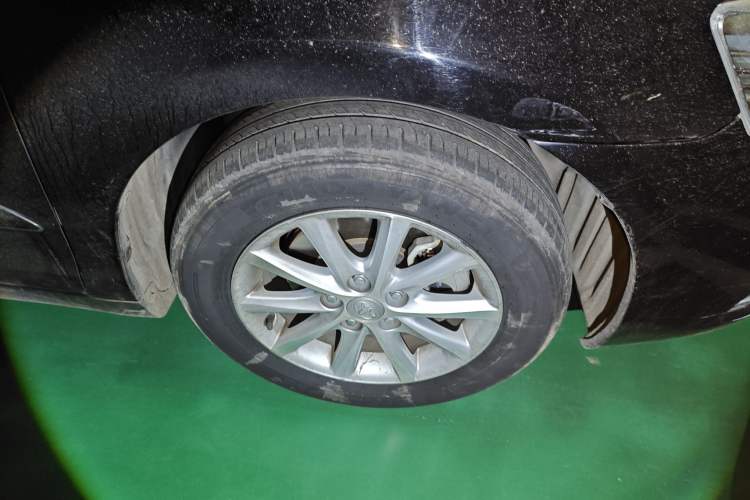 Used Toyota Camry 2013 200E Classic Elite Edition Right Front Wheel Hub