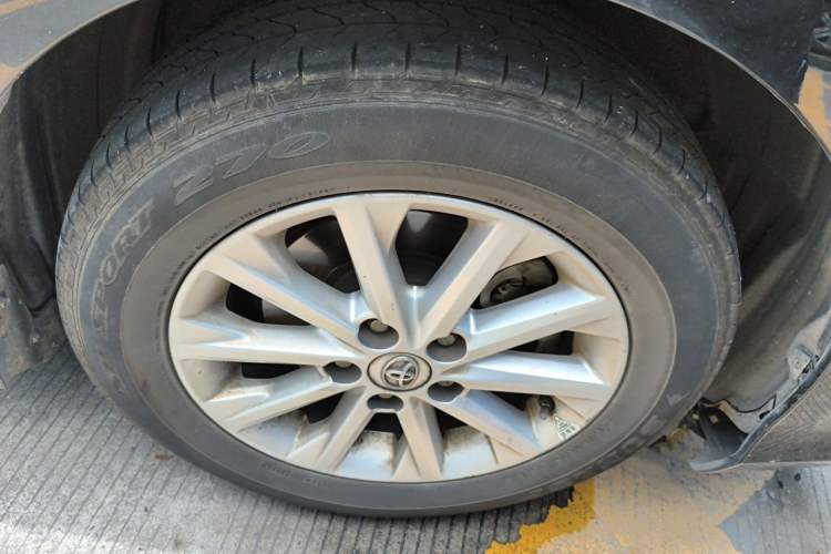 Used Toyota Camry 2013 2.0G Comfort Edition Right Front Wheel Hub
