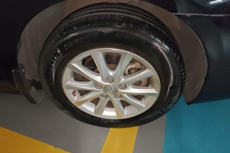 Used Toyota Camry 2013 200E Classic Elite Edition Right Front Wheel Hub