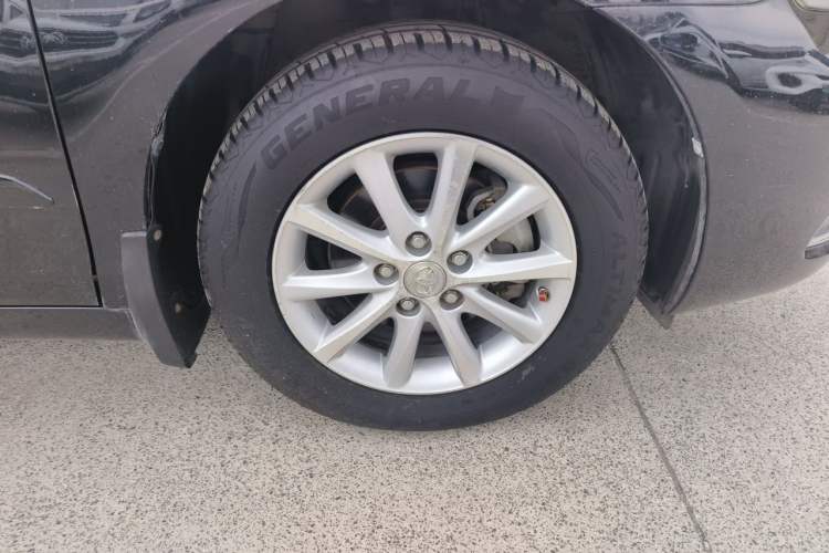 Used Toyota Camry 2013 200E Classic Elite Edition Right Front Wheel Hub