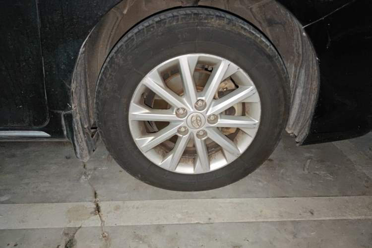 Used Toyota Camry 2013 2.5G Comfort Edition Right Front Wheel Hub
