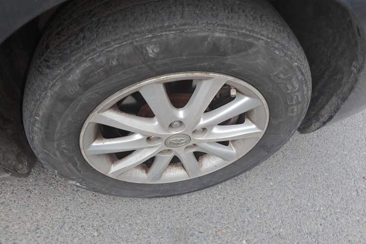 Used Toyota Camry 2013 200E Classic Elite Edition Right Front Wheel Hub