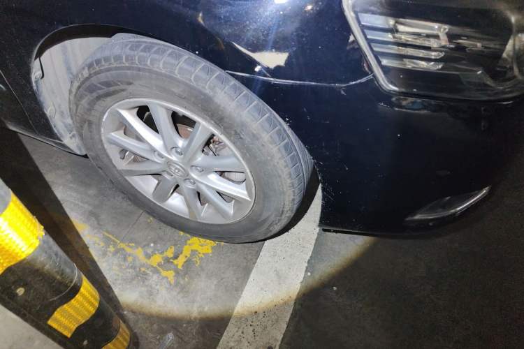 Used Toyota Camry 2013 200E Classic Elite Edition Right Front Wheel Hub