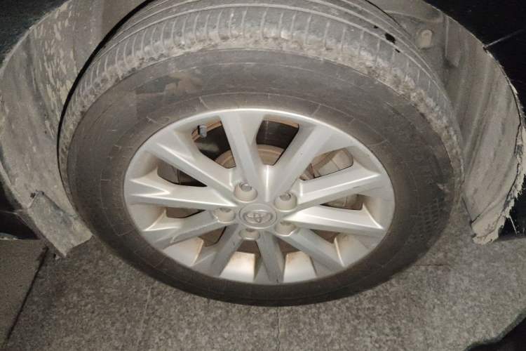 Used Toyota Camry 2013 2.0G Comfort Edition Right Front Wheel Hub