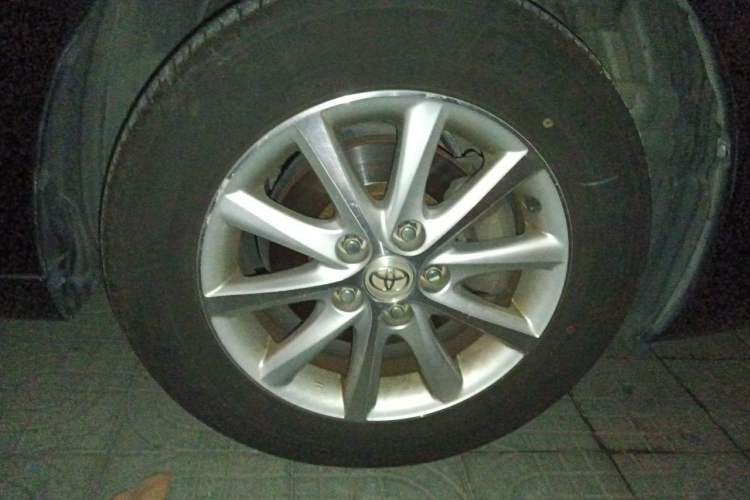 Used Toyota Camry 2013 200E Classic Elite Edition Right Front Wheel Hub