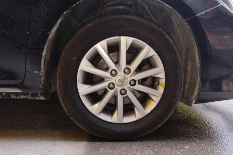 Used Toyota Camry 2013 2.0G Comfort Edition Right Front Wheel Hub