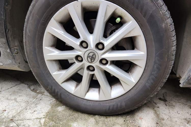 Used Toyota Camry 2013 2.5G Comfort Edition Right Front Wheel Hub