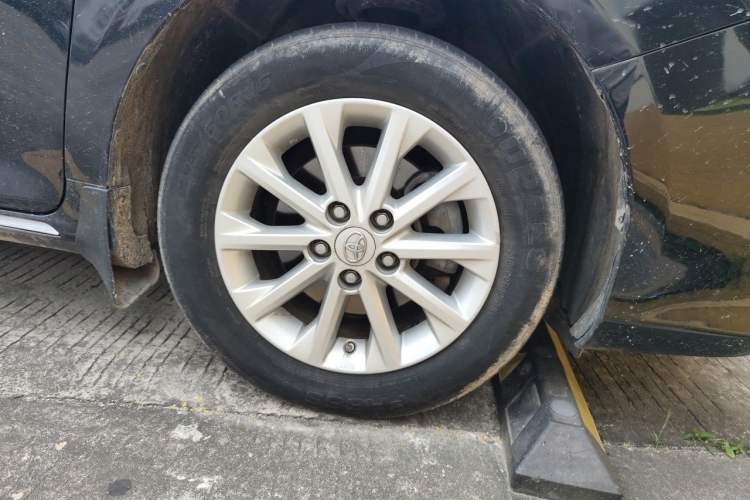 Used Toyota Camry 2013 2.5G Comfort Edition Right Front Wheel Hub