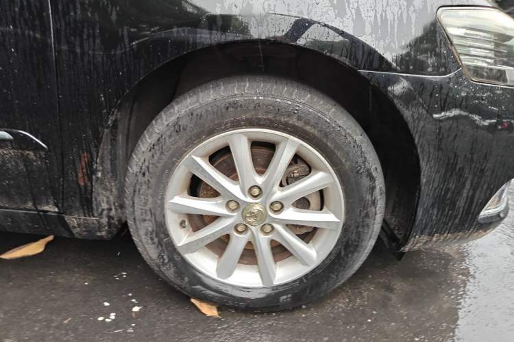 Used Toyota Camry 2013 200E Classic Elite Edition Right Front Wheel Hub
