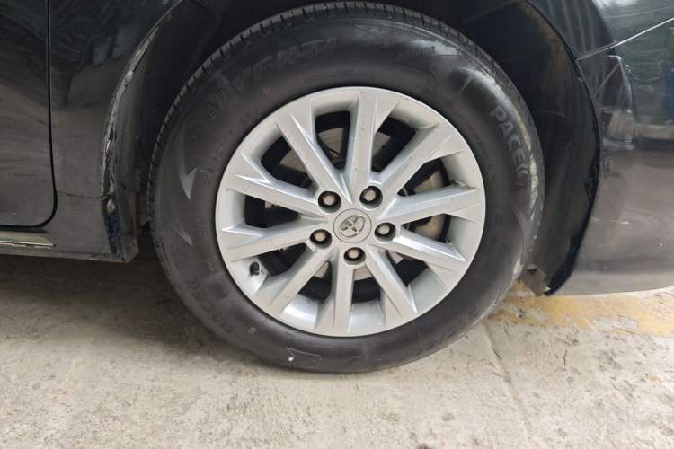 Used Toyota Camry 2013 2.0G Comfort Edition Right Front Wheel Hub