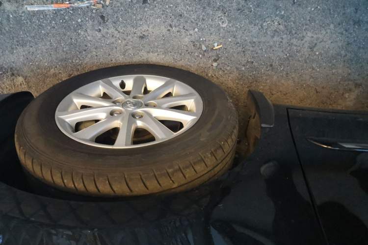 Used Toyota Camry 2013 200E Classic Elite Edition Right Front Wheel Hub
