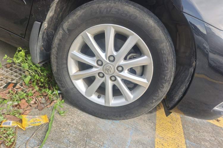 Used Toyota Camry 2013 200E Classic Elite Edition Right Front Wheel Hub