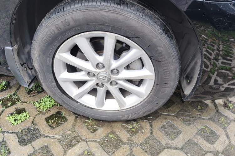Used Toyota Camry 2013 200E Classic Elite Edition Right Front Wheel Hub