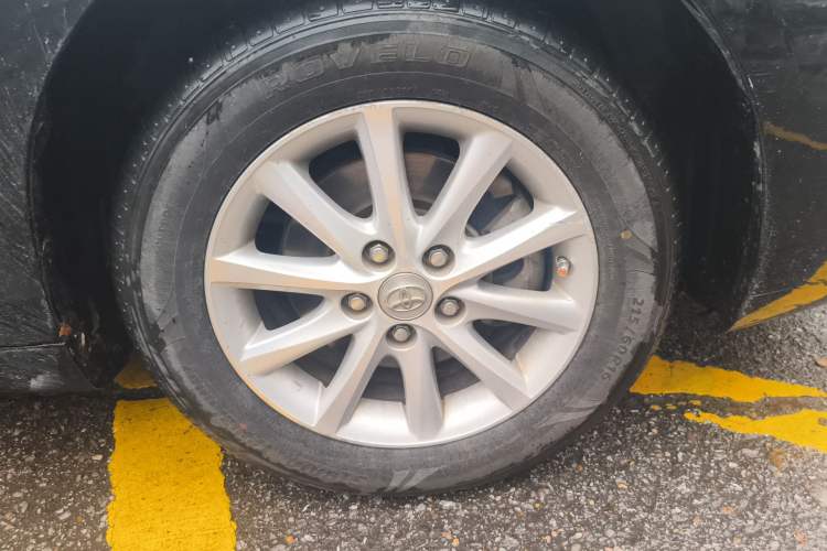 Used Toyota Camry 2013 200G Classic Luxury Edition Right Front Wheel Hub