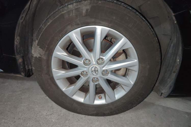 Used Toyota Camry 2013 2.0G Comfort Edition Right Front Wheel Hub