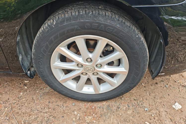 Used Toyota Camry 2013 200E Classic Elite Edition Right Front Wheel Hub