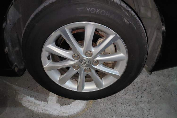 Used Toyota Camry 2013 200G Classic Luxury Edition Right Front Wheel Hub