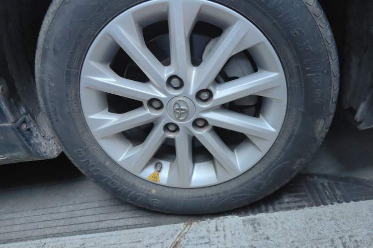 Used Toyota Camry 2013 2.5G Comfort Edition Right Front Wheel Hub
