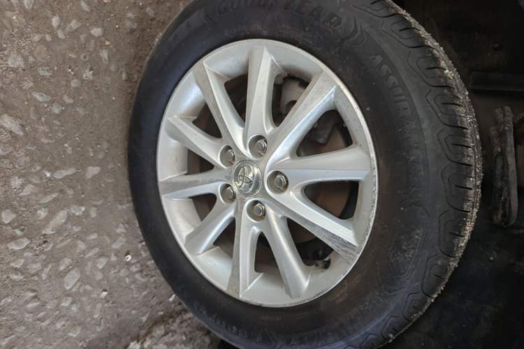 Used Toyota Camry 2013 200E Classic Elite Edition Right Rear Wheel Hub