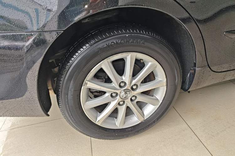 Used Toyota Camry 2013 200E Classic Elite Edition Right Rear Wheel Hub
