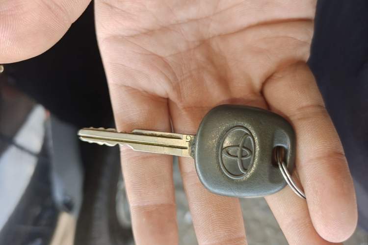 Used Toyota Camry 2013 200E Classic Elite Edition Vehicle Key