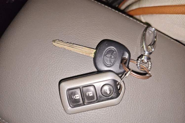 Used Toyota Camry 2013 200E Classic Elite Edition Vehicle Key