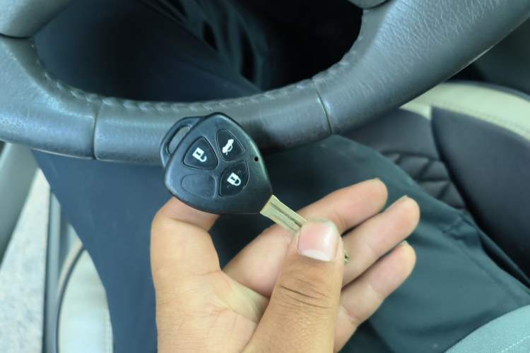 Used Toyota Camry 2013 200G Classic Luxury Edition Vehicle Key