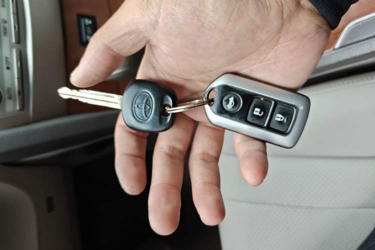 Used Toyota Camry 2013 200E Classic Elite Edition Vehicle Key