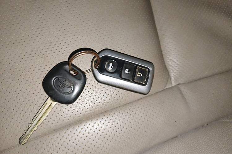 Used Toyota Camry 2013 200G Classic Luxury Edition Vehicle Key