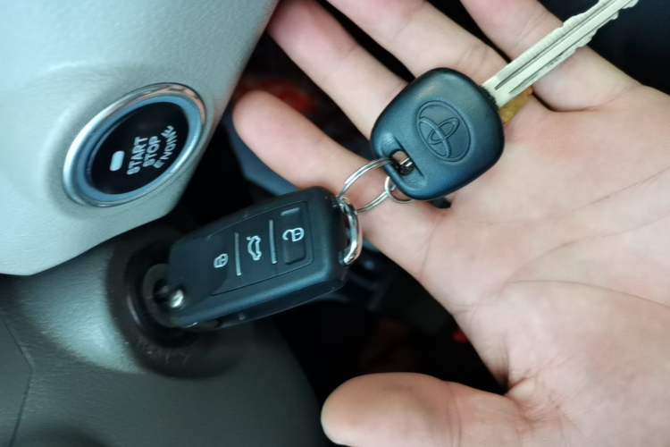 Used Toyota Camry 2013 200G Classic Luxury Edition Vehicle Key