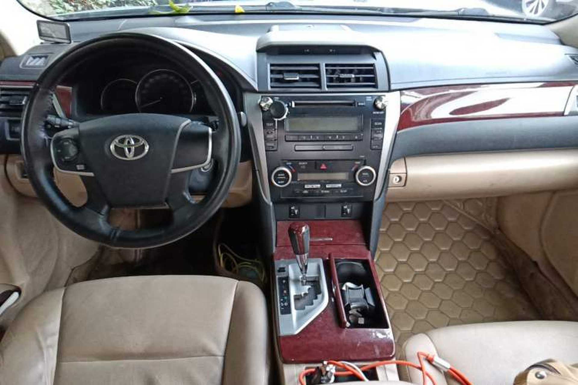 Used Toyota Camry 2013 2.0G Comfort Edition Center Console