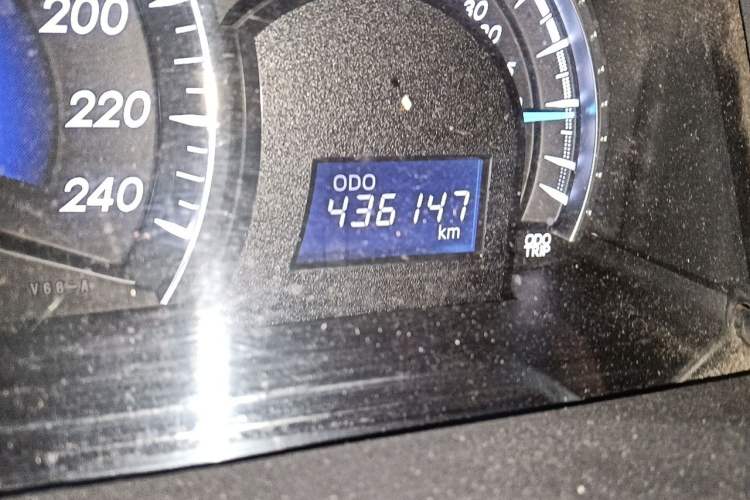 Used Toyota Camry 2013 2.0G Comfort Edition Odometer Close Up