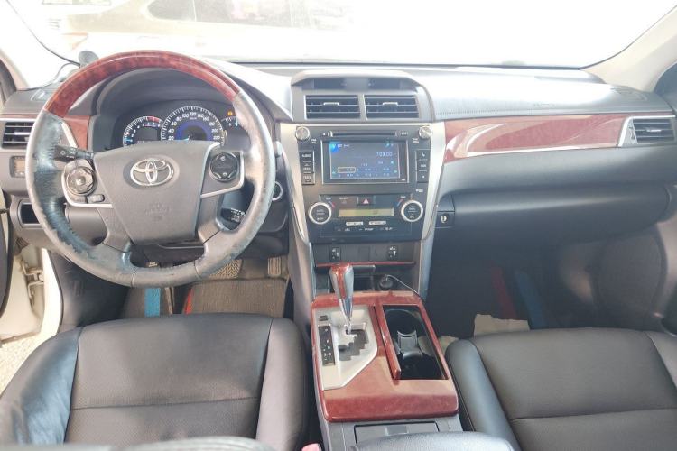 Used Toyota Camry 2013 2.5G Comfort Edition Center Console