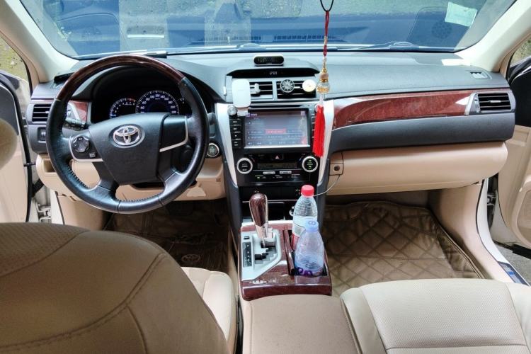 Used Toyota Camry 2013 200G Classic Luxury Edition Center Console