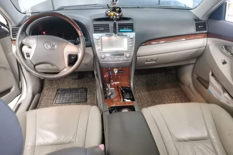 Used Toyota Camry 2013 200G Classic Luxury Edition Center Console