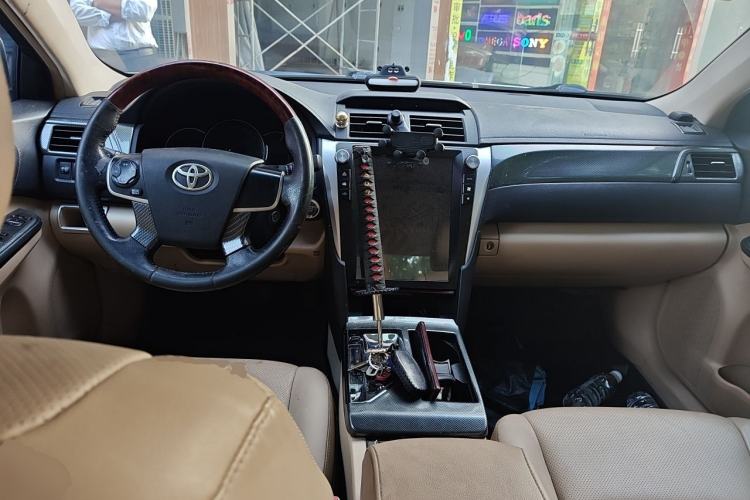 Used Toyota Camry 2013 2.5G Comfort Edition Center Console