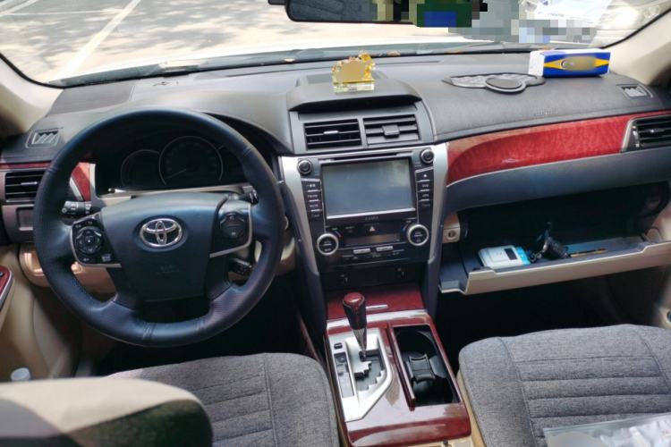 Used Toyota Camry 2013 2.5G Comfort Edition Center Console