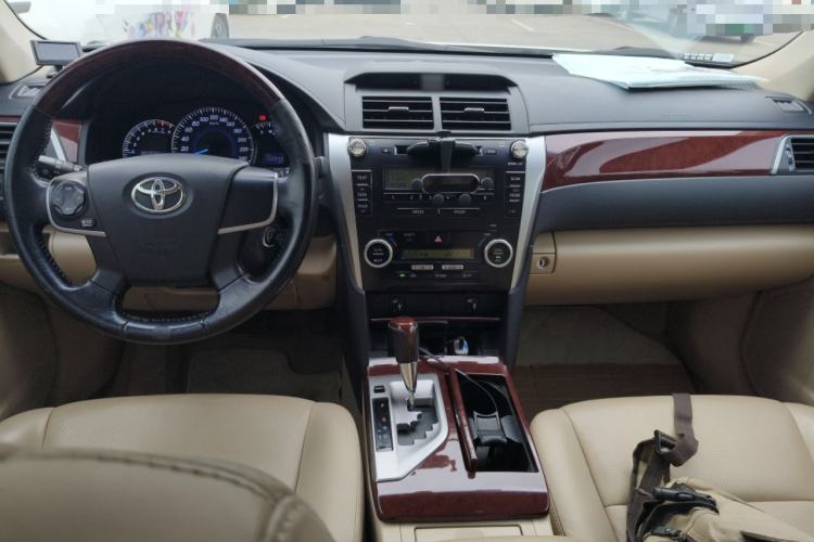 Used Toyota Camry 2013 2.5G Comfort Edition Center Console