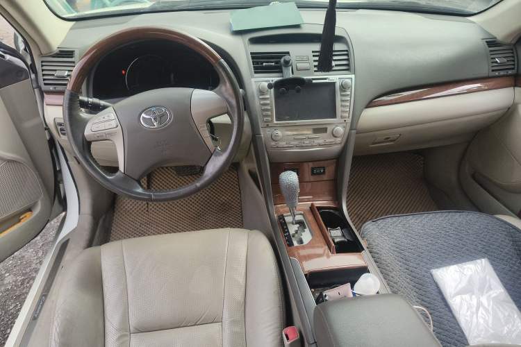 Used Toyota Camry 2013 200G Classic Luxury Edition Center Console