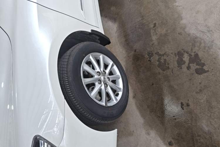 Used Toyota Camry 2013 200E Classic Elite Edition Left Front Wheel Hub