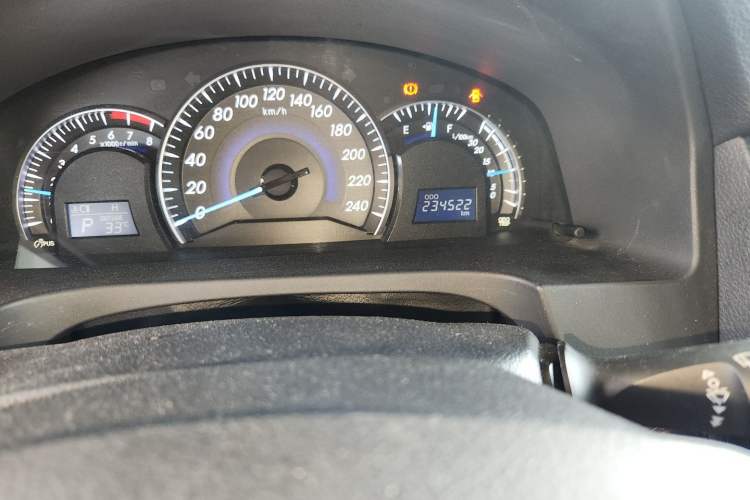 Used Toyota Camry 2013 2.5G Comfort Edition Odometer Close Up