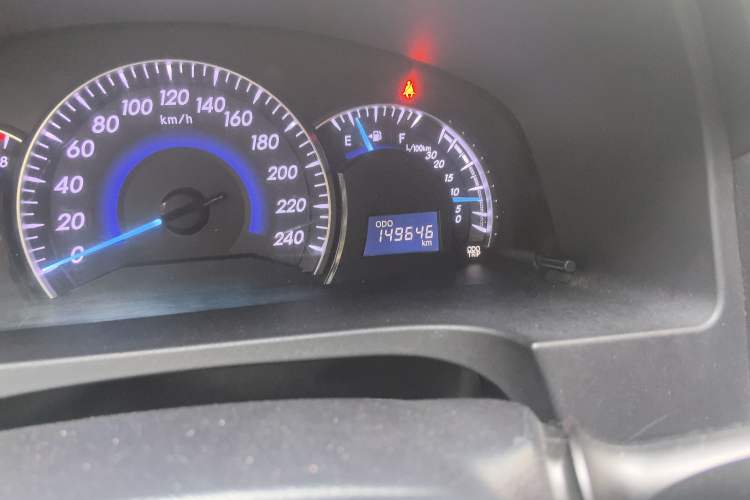 Used Toyota Camry 2013 2.0G Comfort Edition Odometer Close Up