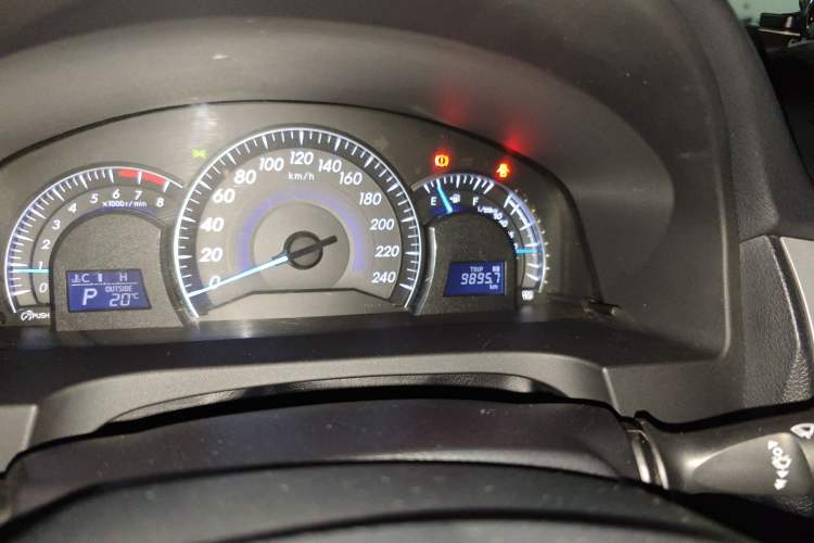Used Toyota Camry 2013 2.0G Comfort Edition Odometer Close Up