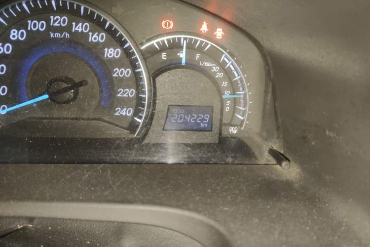 Used Toyota Camry 2013 2.0G Comfort Edition Odometer Close Up