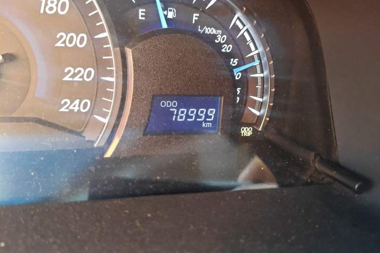Used Toyota Camry 2013 2.0G Comfort Edition Odometer Close Up