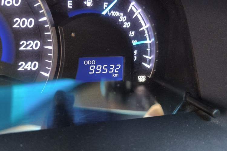 Used Toyota Camry 2013 2.0G Comfort Edition Odometer Close Up