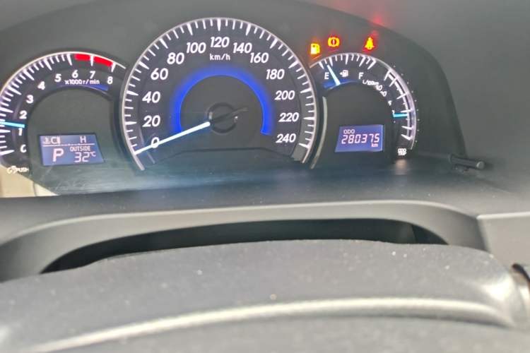 Used Toyota Camry 2013 2.5G Comfort Edition Odometer Close Up
