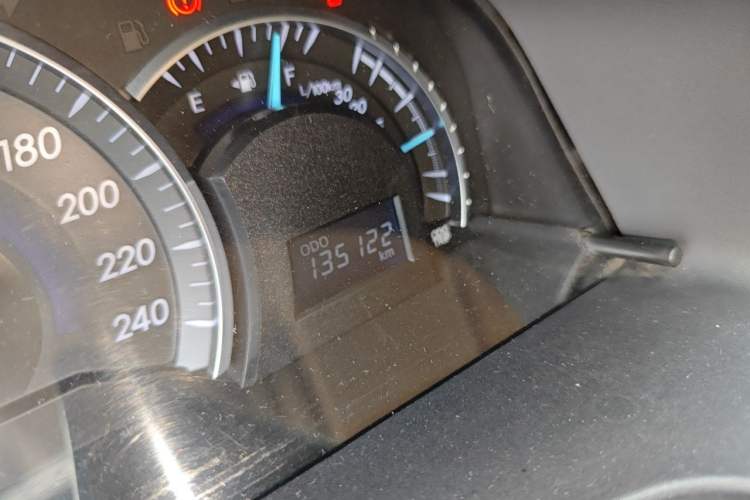 Used Toyota Camry 2013 2.5G Comfort Edition Odometer Close Up